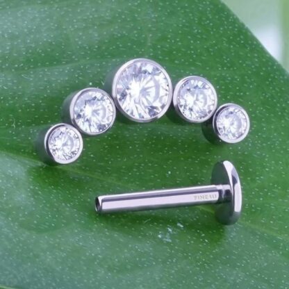 piercing-labret-titanio-cluster