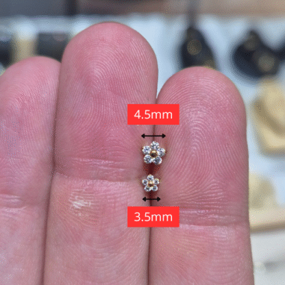 Piercing Florzinha em Titânio Dourado PVD com Zircônias - Imagem 3