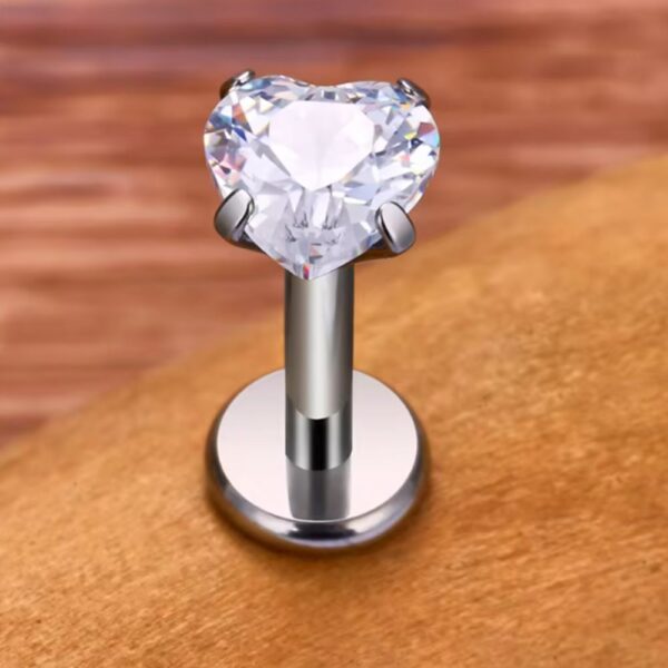 piercing labret titanio de coração com zirconia rosca interna